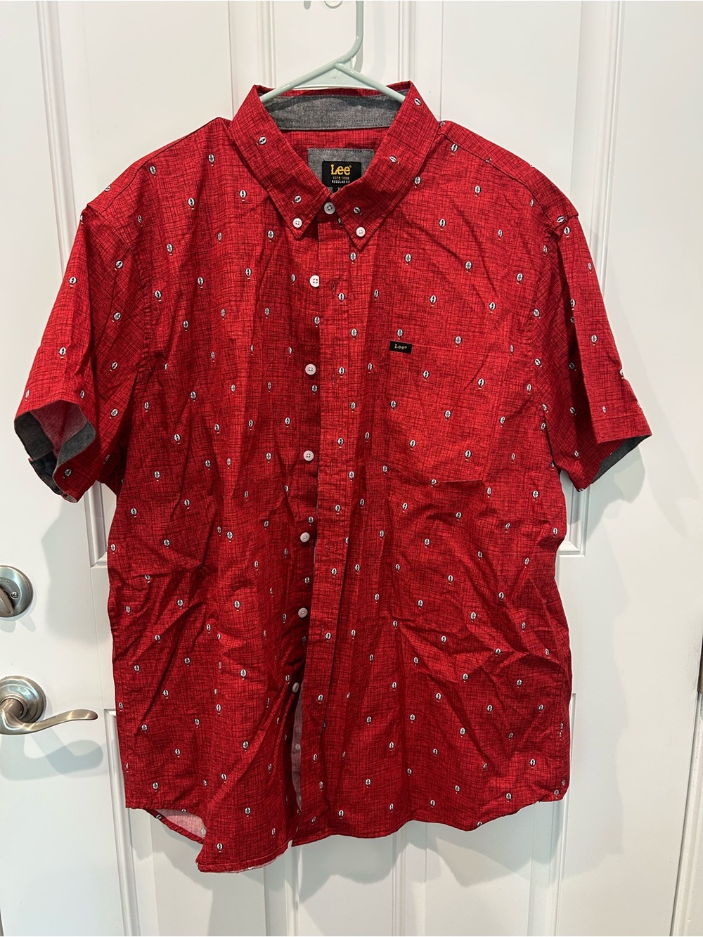 Lee Red Short Sleeve Button-Down Shirt with Subtle Motif